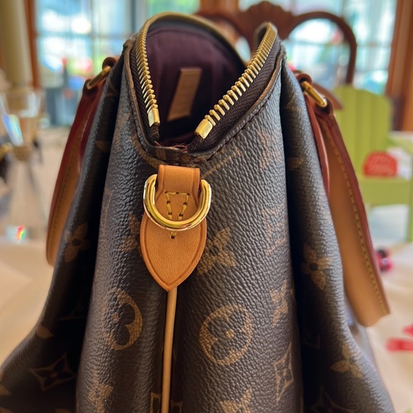 Louis Vuitton Rivoli hand bag only used a few. - Picture 5 of 9